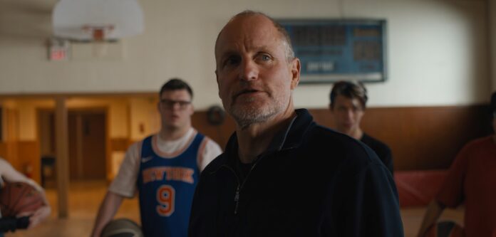 Вуди Харрельсон в фильме Champions