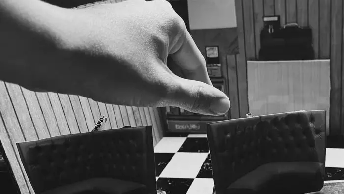 Сцена из фильма Clocking Out